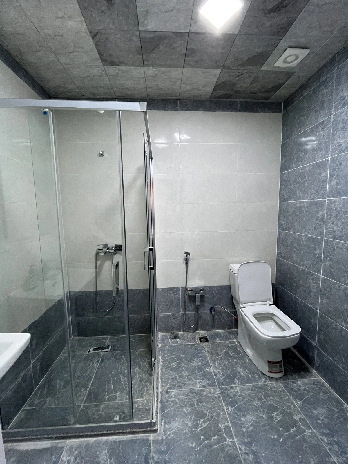 Kirayə verilir 2 otaqlı mənzil 100 m²