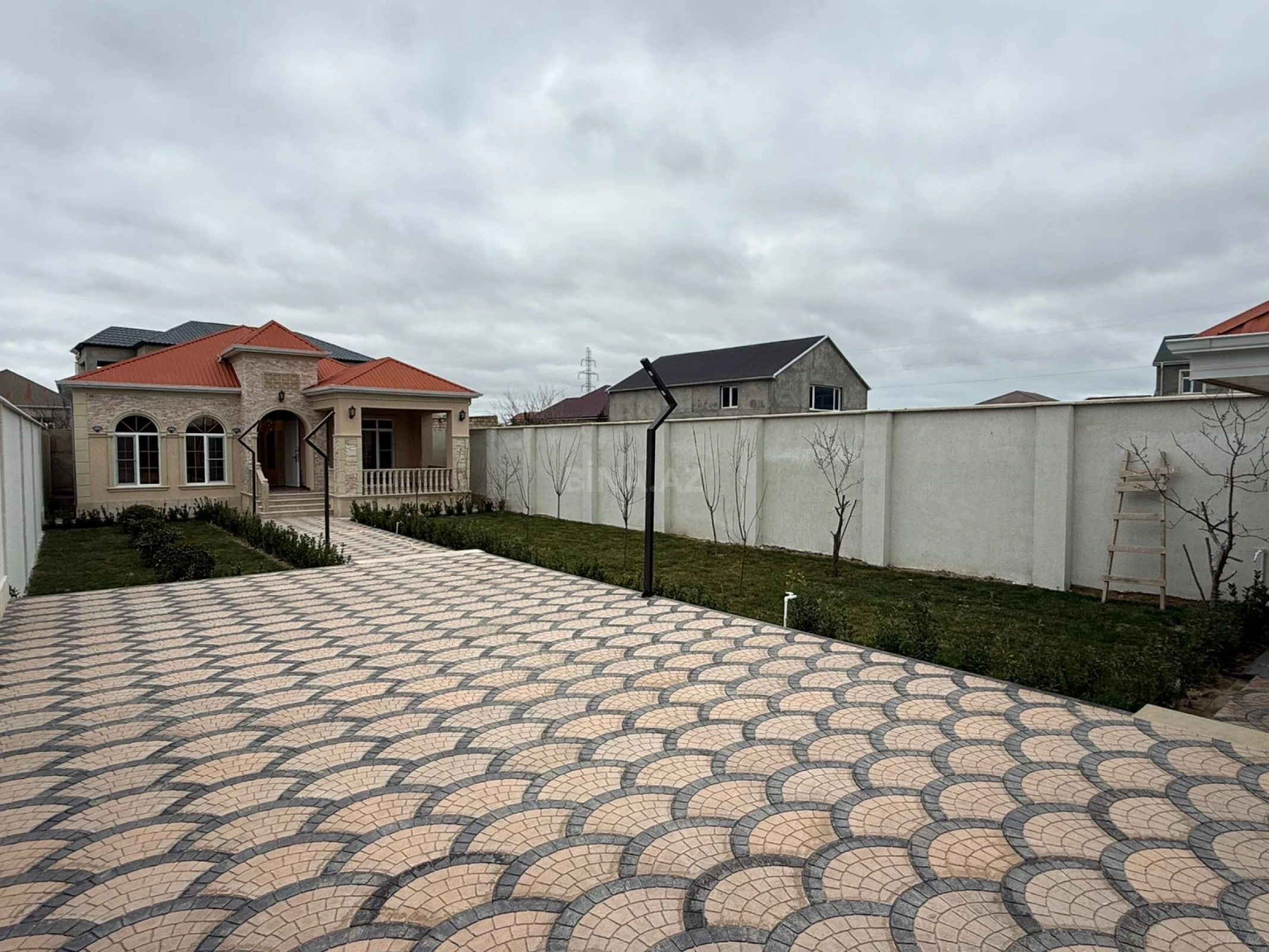 Satılır 4 otaqlı həyət evi 145 m²