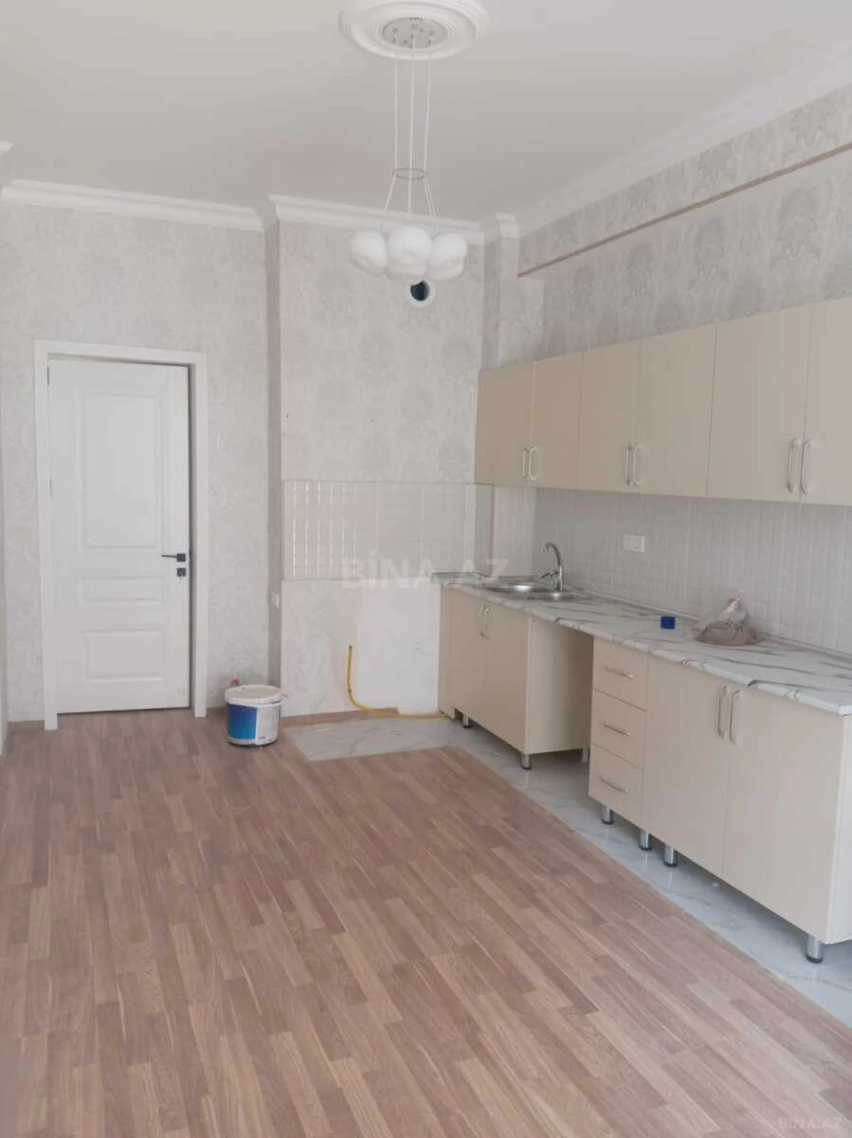 Satılır 2 otaqlı mənzil 99 m²