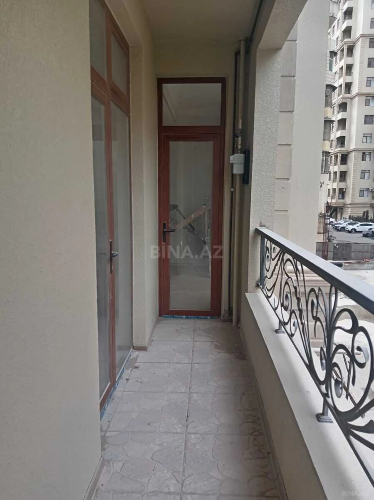 Satılır 2 otaqlı mənzil 99 m²
