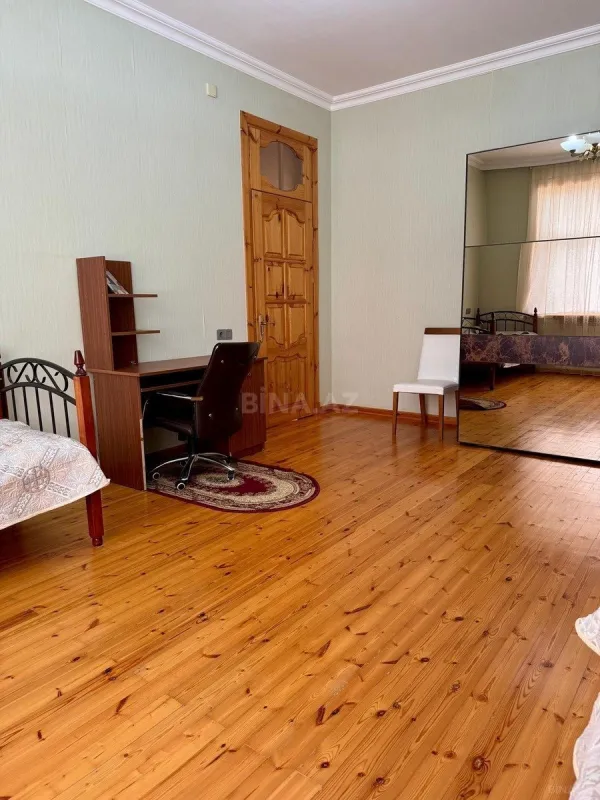 Satılır 7 otaqlı həyət evi 400 m²