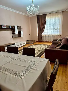 Satılır 7 otaqlı həyət evi 400 m²