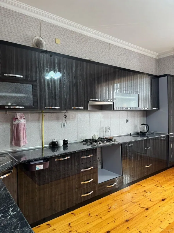 Satılır 7 otaqlı həyət evi 400 m²