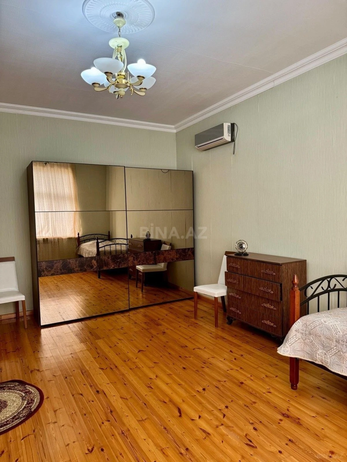 Satılır 7 otaqlı həyət evi 400 m²