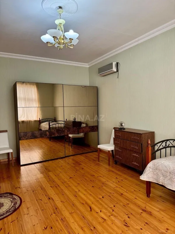 Satılır 7 otaqlı həyət evi 400 m²