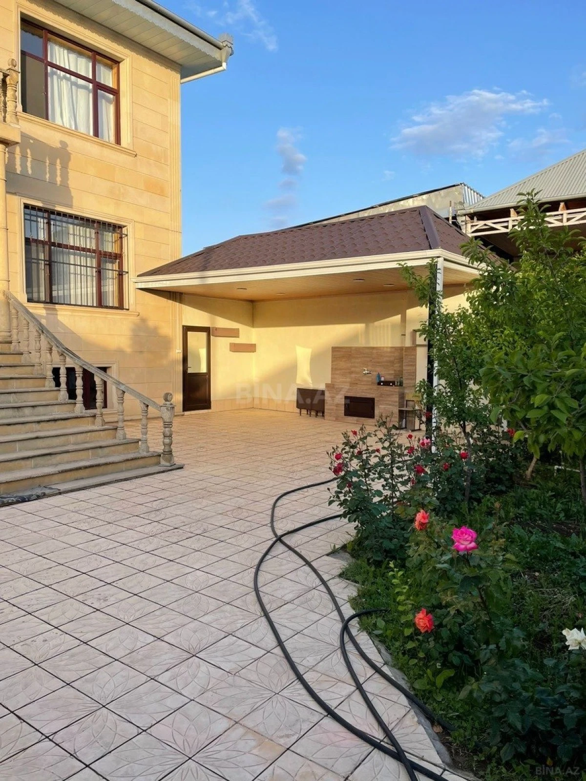 Satılır 7 otaqlı həyət evi 400 m²