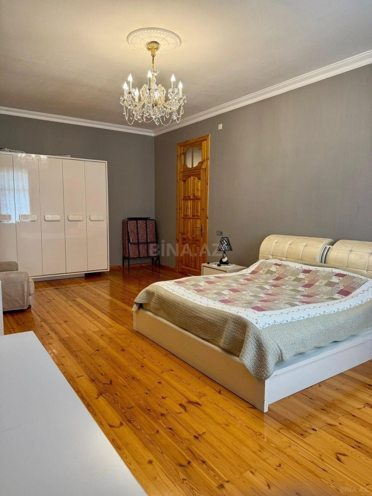 Satılır 7 otaqlı həyət evi 400 m²