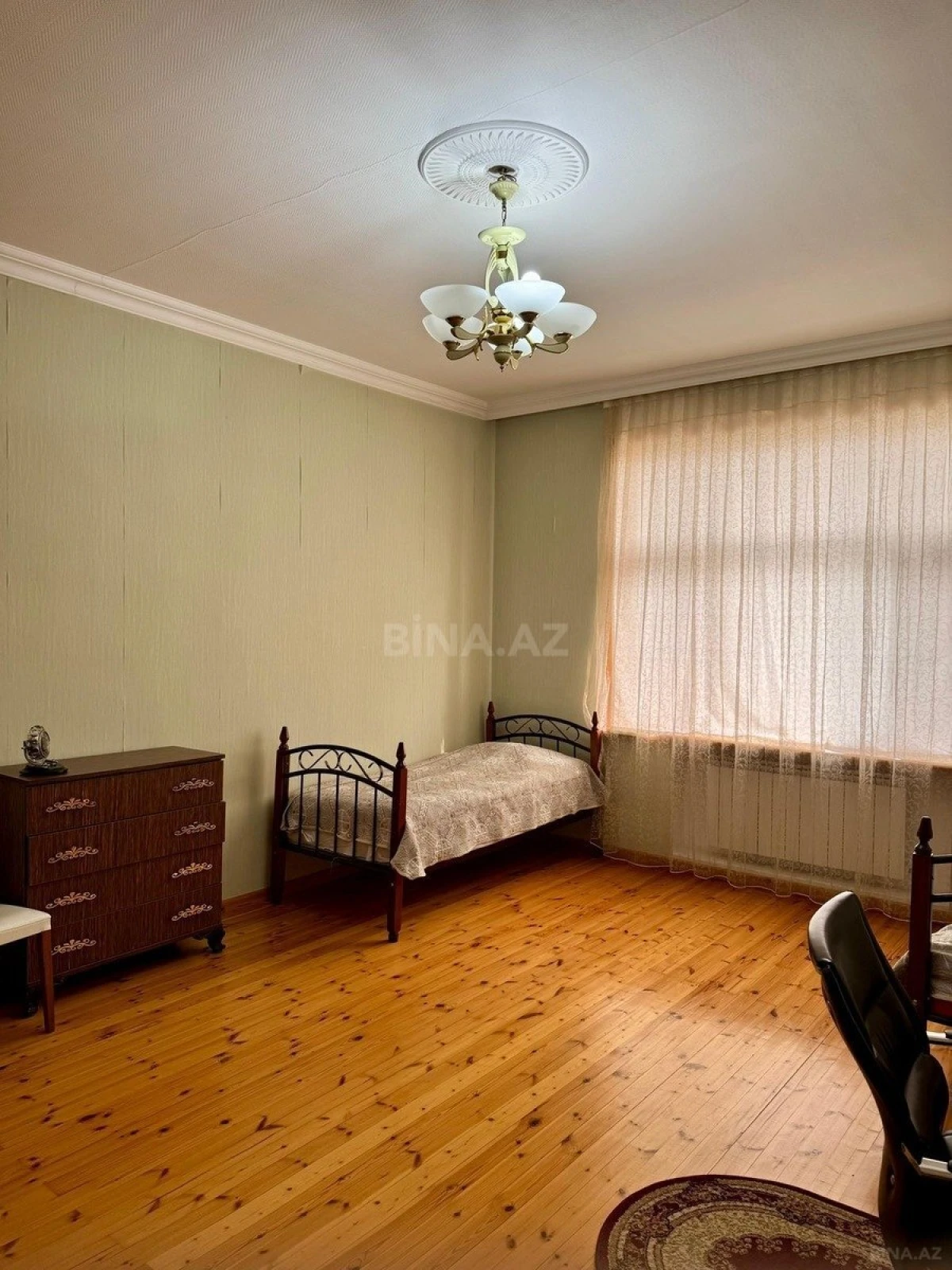 Satılır 7 otaqlı həyət evi 400 m²
