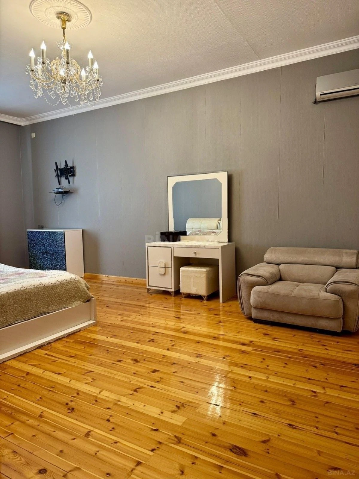 Satılır 7 otaqlı həyət evi 400 m²