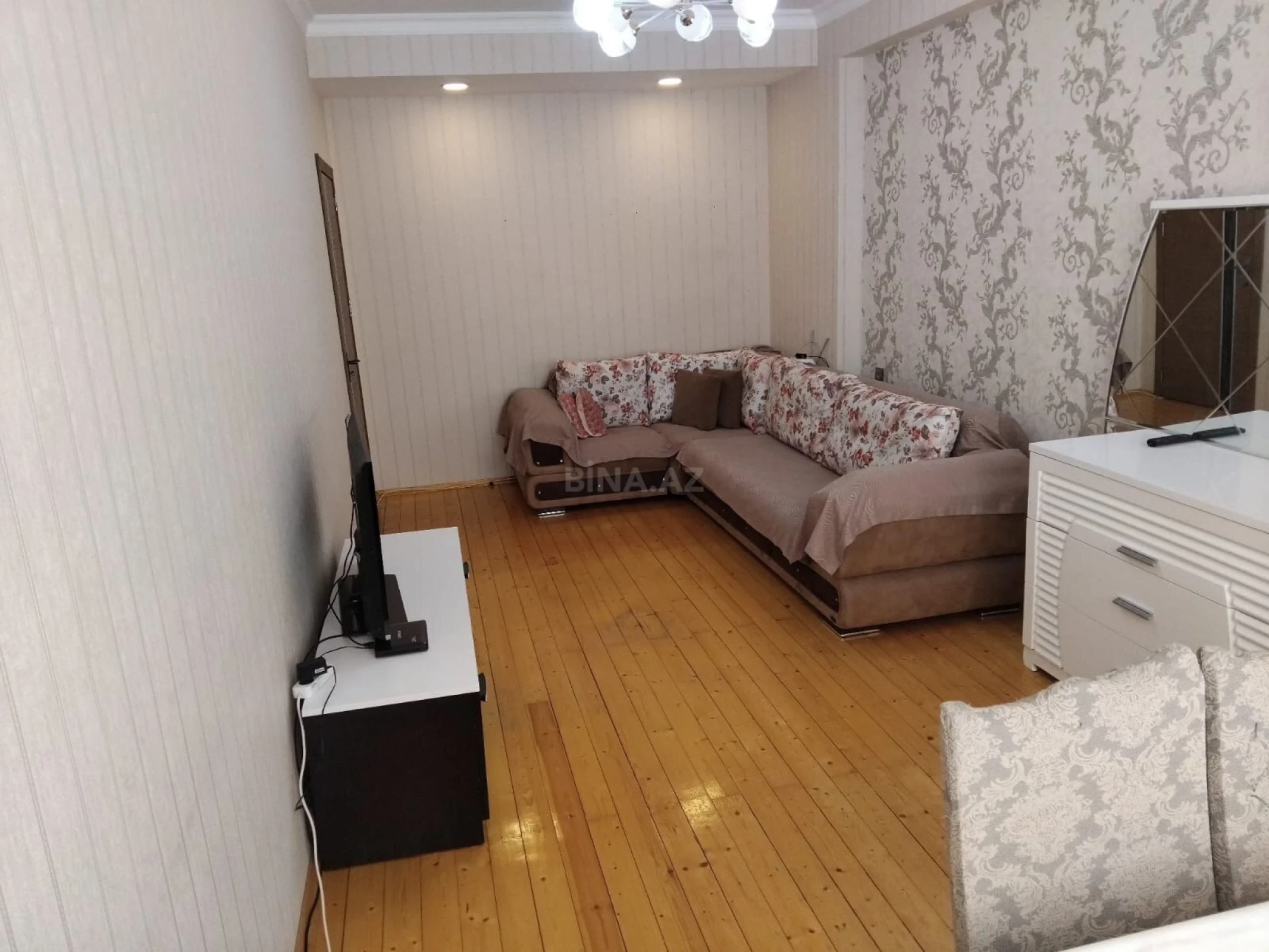 Kirayə verilir 2 otaqlı mənzil 65 m²