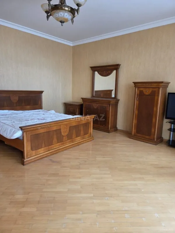 Kirayə verilir 5 otaqlı həyət evi 450 m²