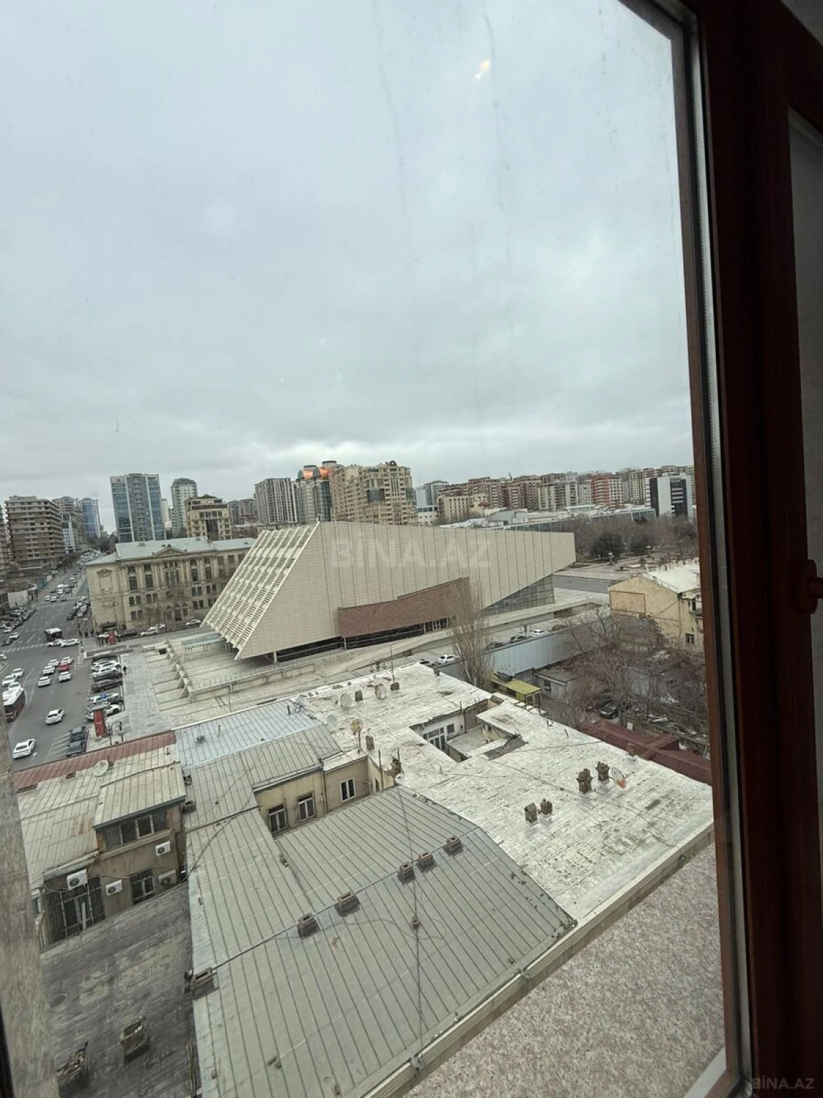 Satılır 4 otaqlı mənzil 234 m²