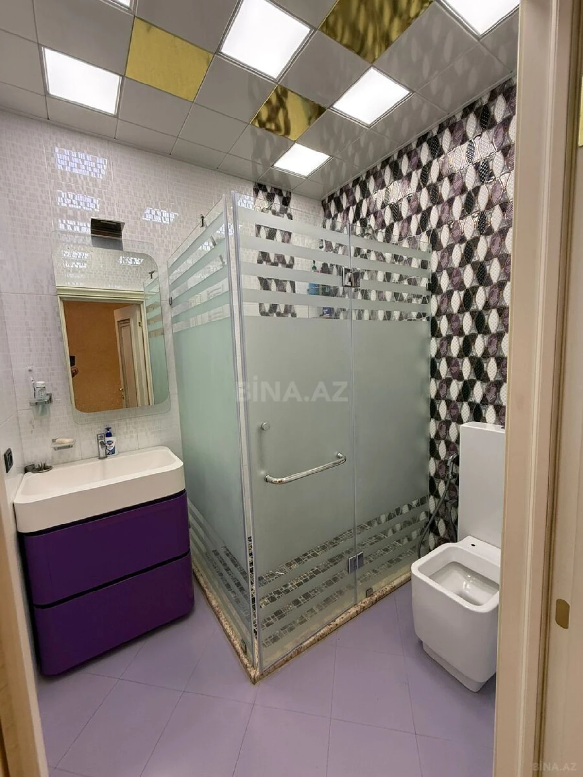 Satılır 4 otaqlı mənzil 234 m²