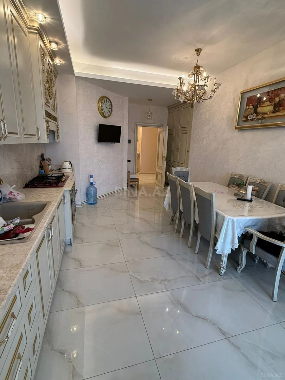 Satılır 4 otaqlı mənzil 234 m²