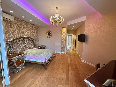 Satılır 4 otaqlı mənzil 234 m²
