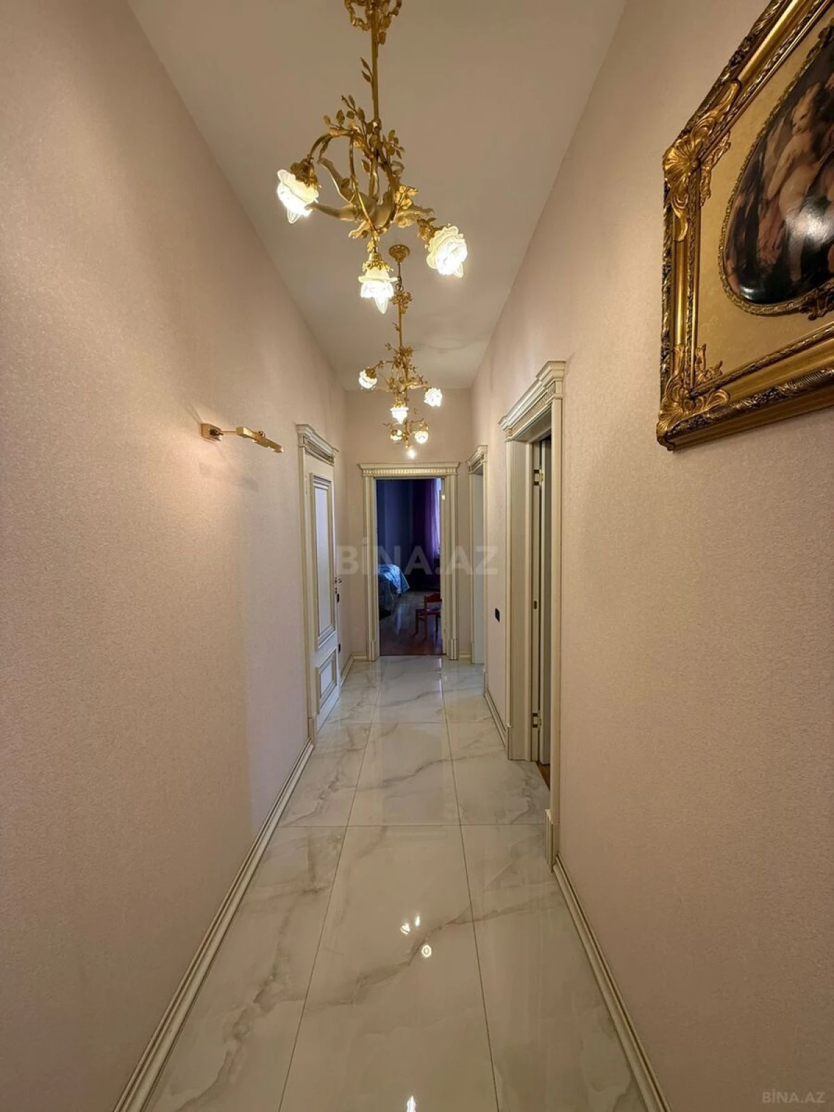 Satılır 4 otaqlı mənzil 234 m²
