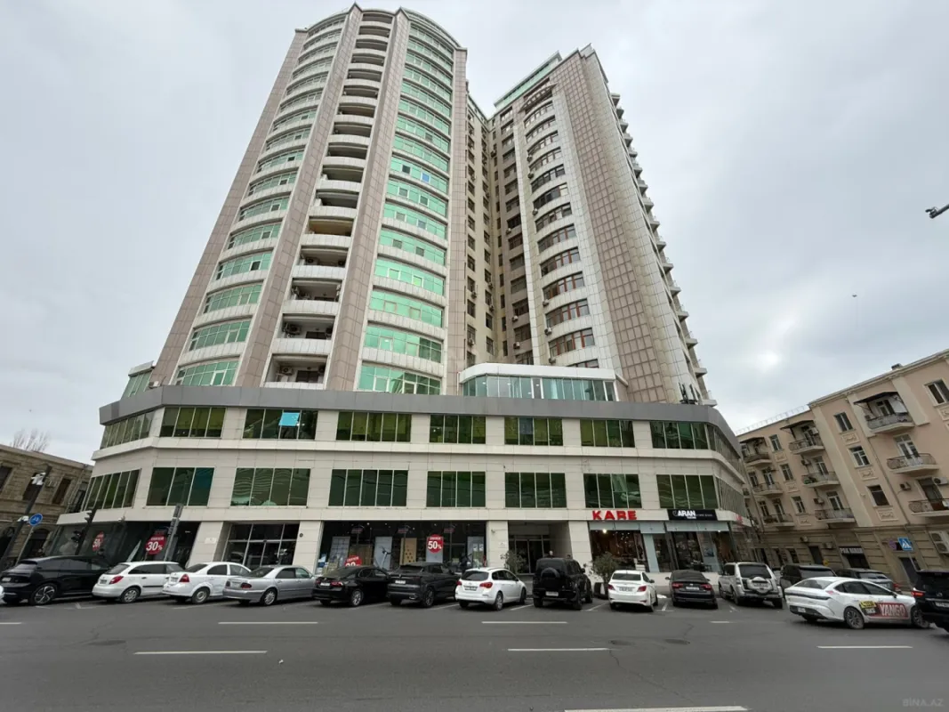 Satılır 4 otaqlı mənzil 234 m²