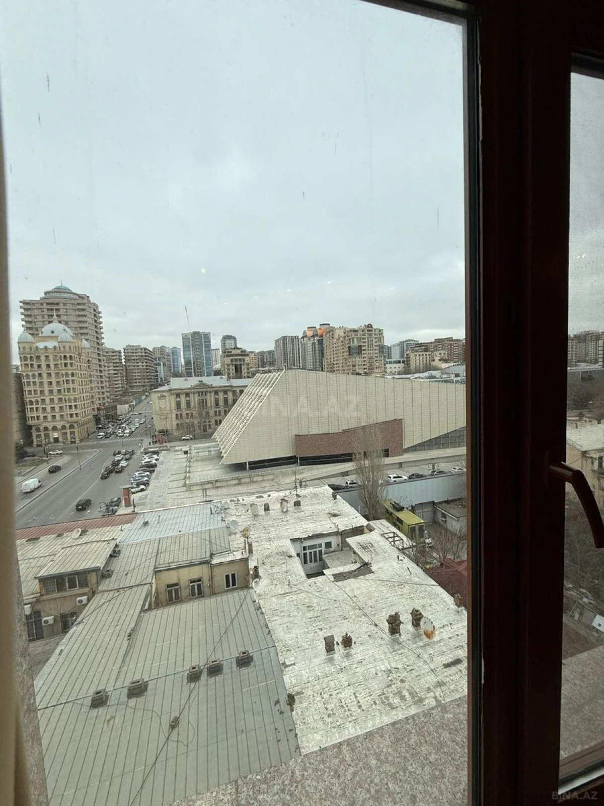 Satılır 4 otaqlı mənzil 234 m²