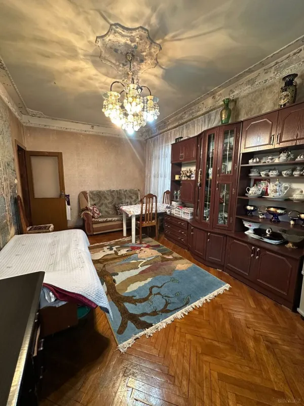 Satılır 4 otaqlı mənzil 120 m²