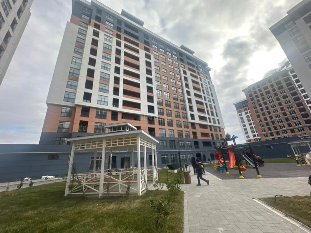 Satılır 2 otaqlı mənzil 64 m²