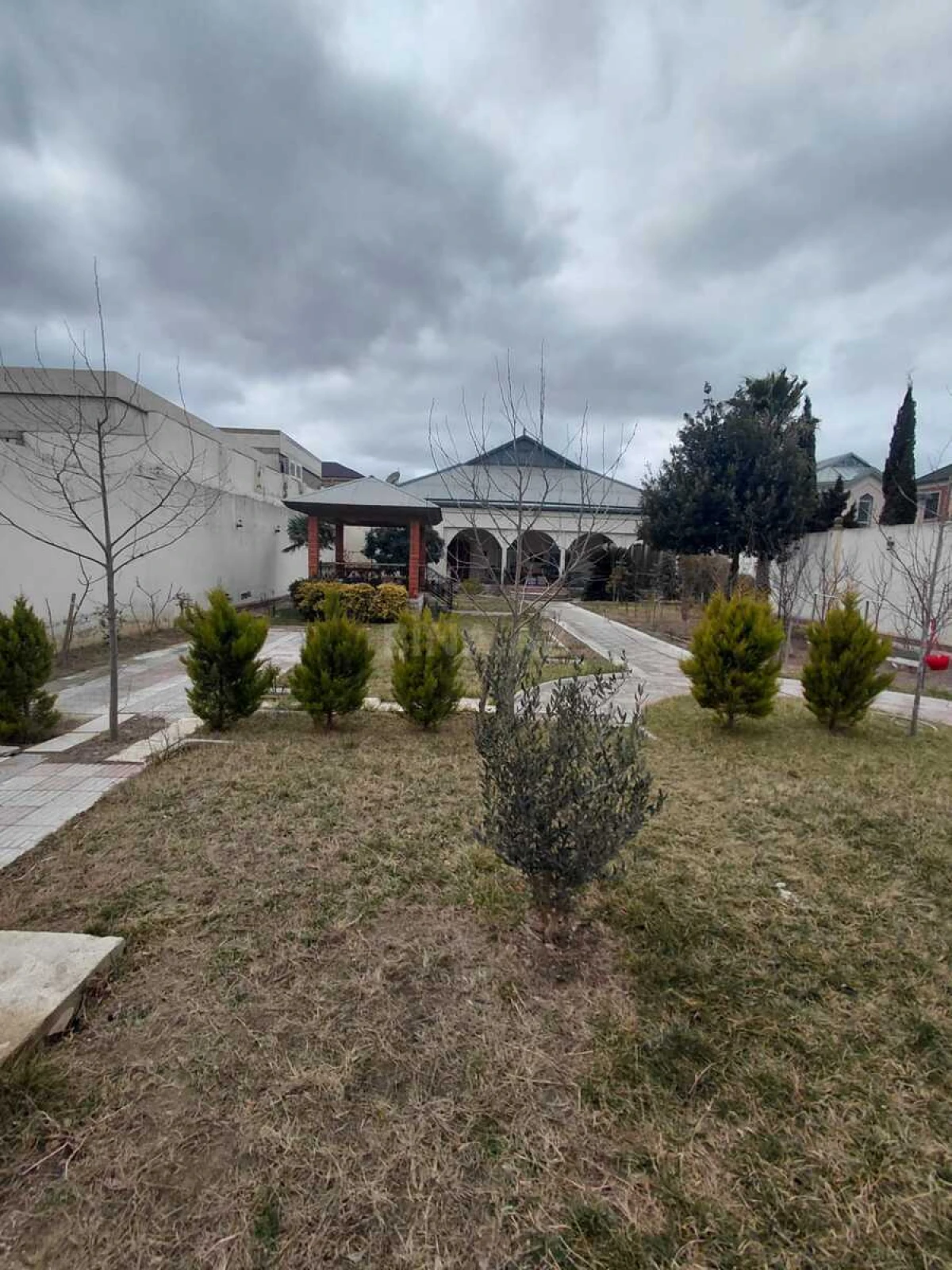 Satılır 4 otaqlı həyət evi 220 m²