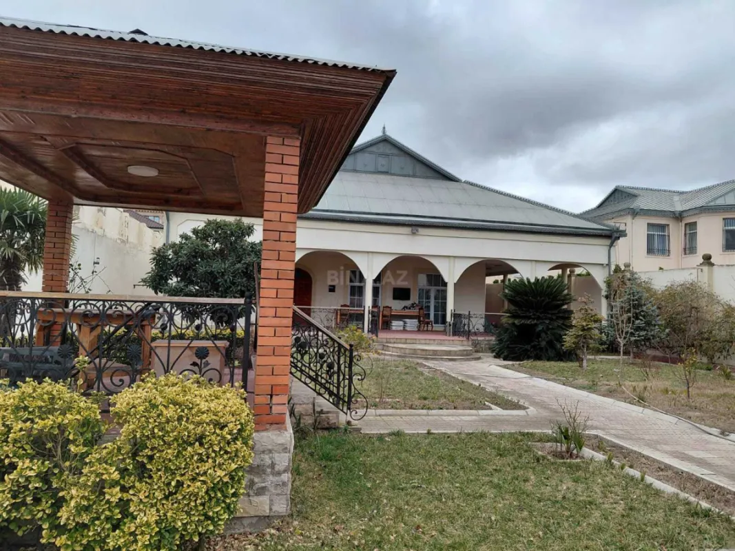 Satılır 4 otaqlı həyət evi 220 m²