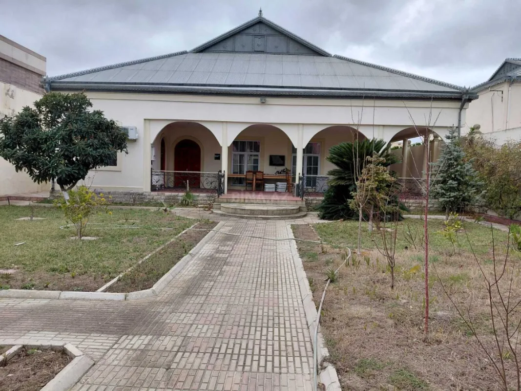 Satılır 4 otaqlı həyət evi 220 m²