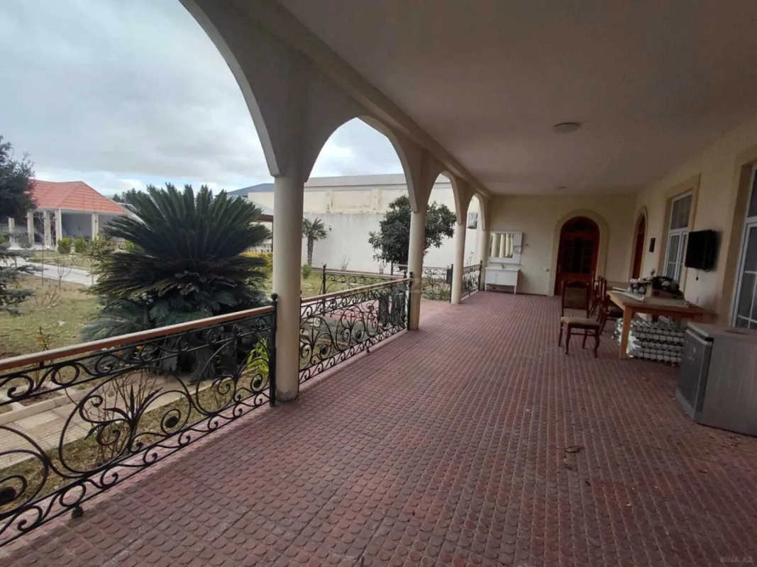 Satılır 4 otaqlı həyət evi 220 m²