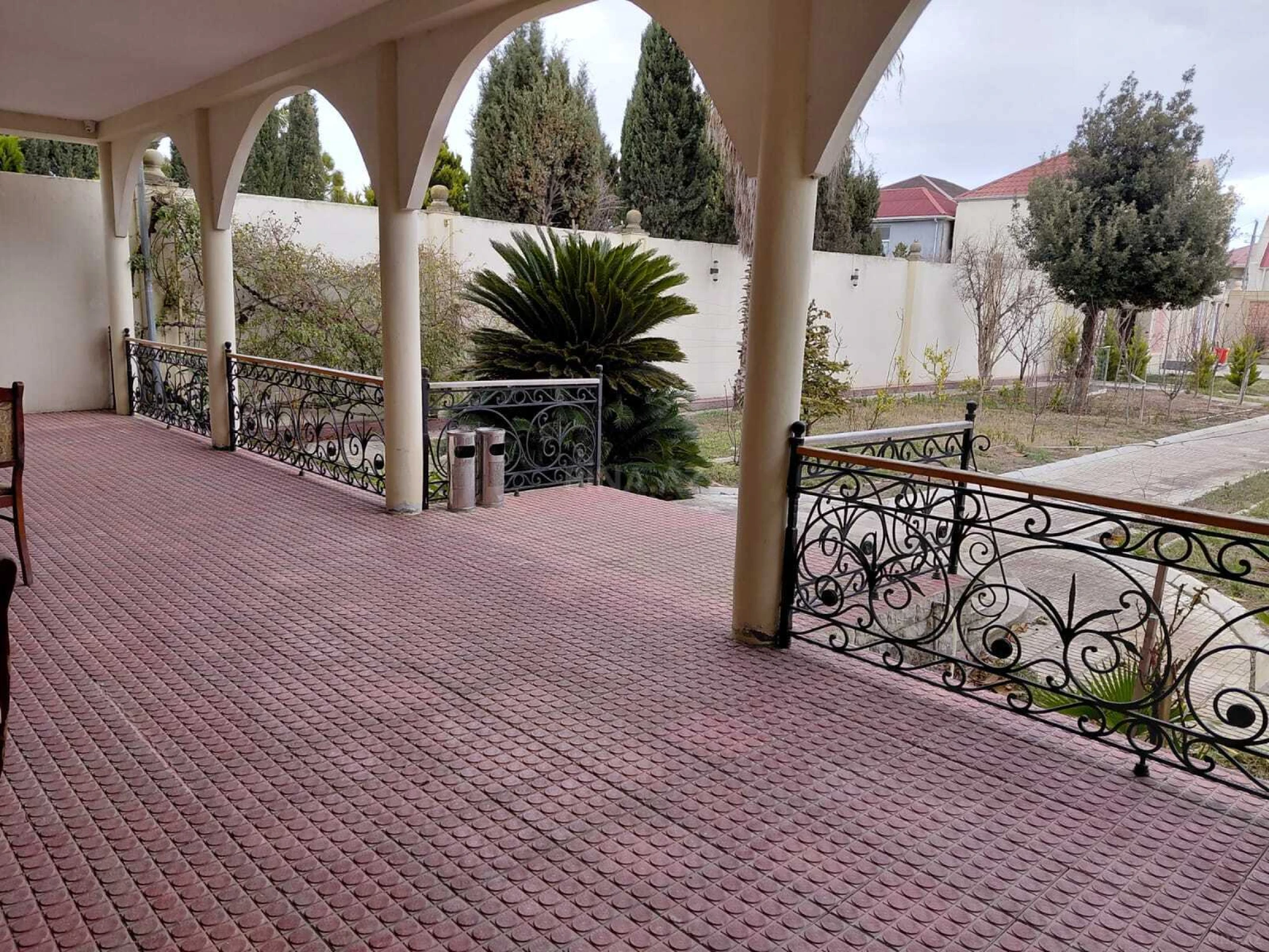 Satılır 4 otaqlı həyət evi 220 m²