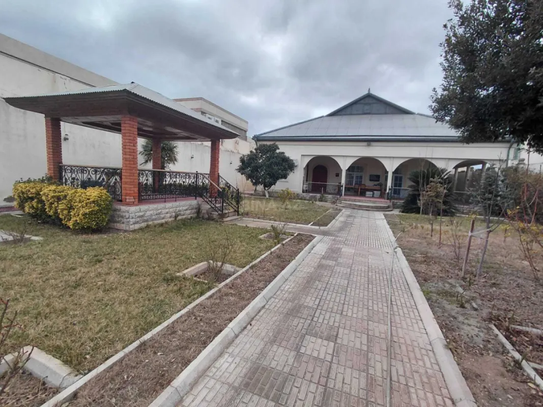 Satılır 4 otaqlı həyət evi 220 m²