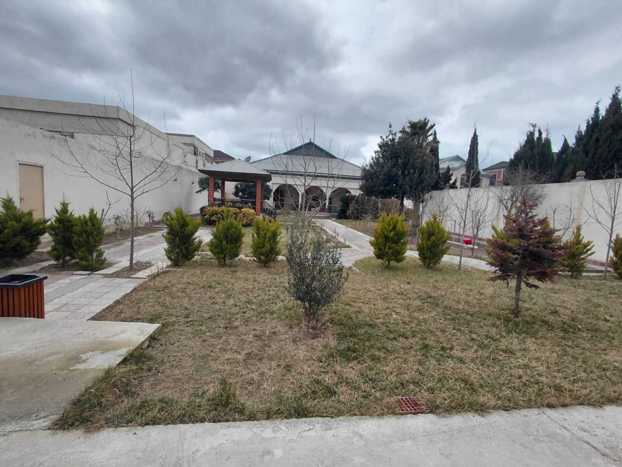 Satılır 4 otaqlı həyət evi 220 m²