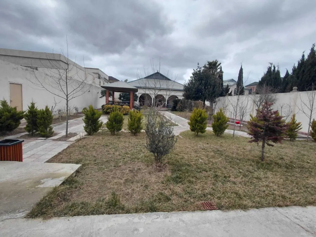Satılır 4 otaqlı həyət evi 220 m²