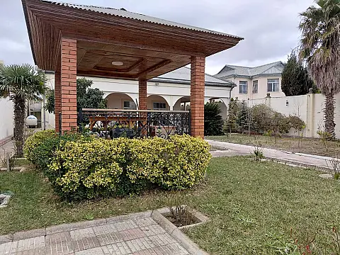 Satılır 4 otaqlı həyət evi 220 m²