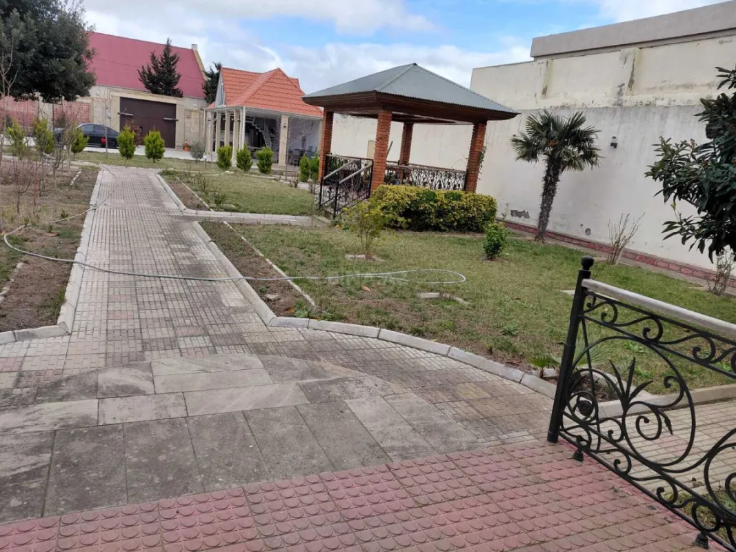 Satılır 4 otaqlı həyət evi 220 m²