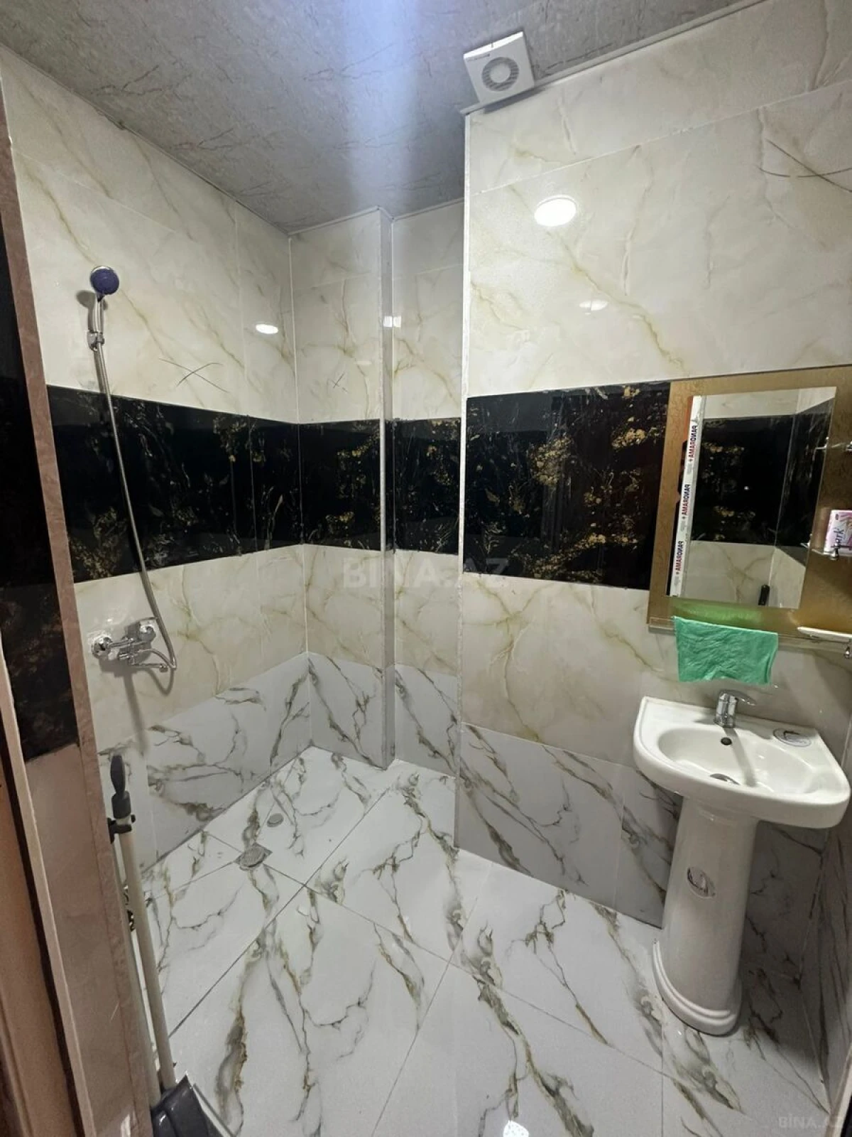 Kirayə verilir 2 otaqlı mənzil 65 m²