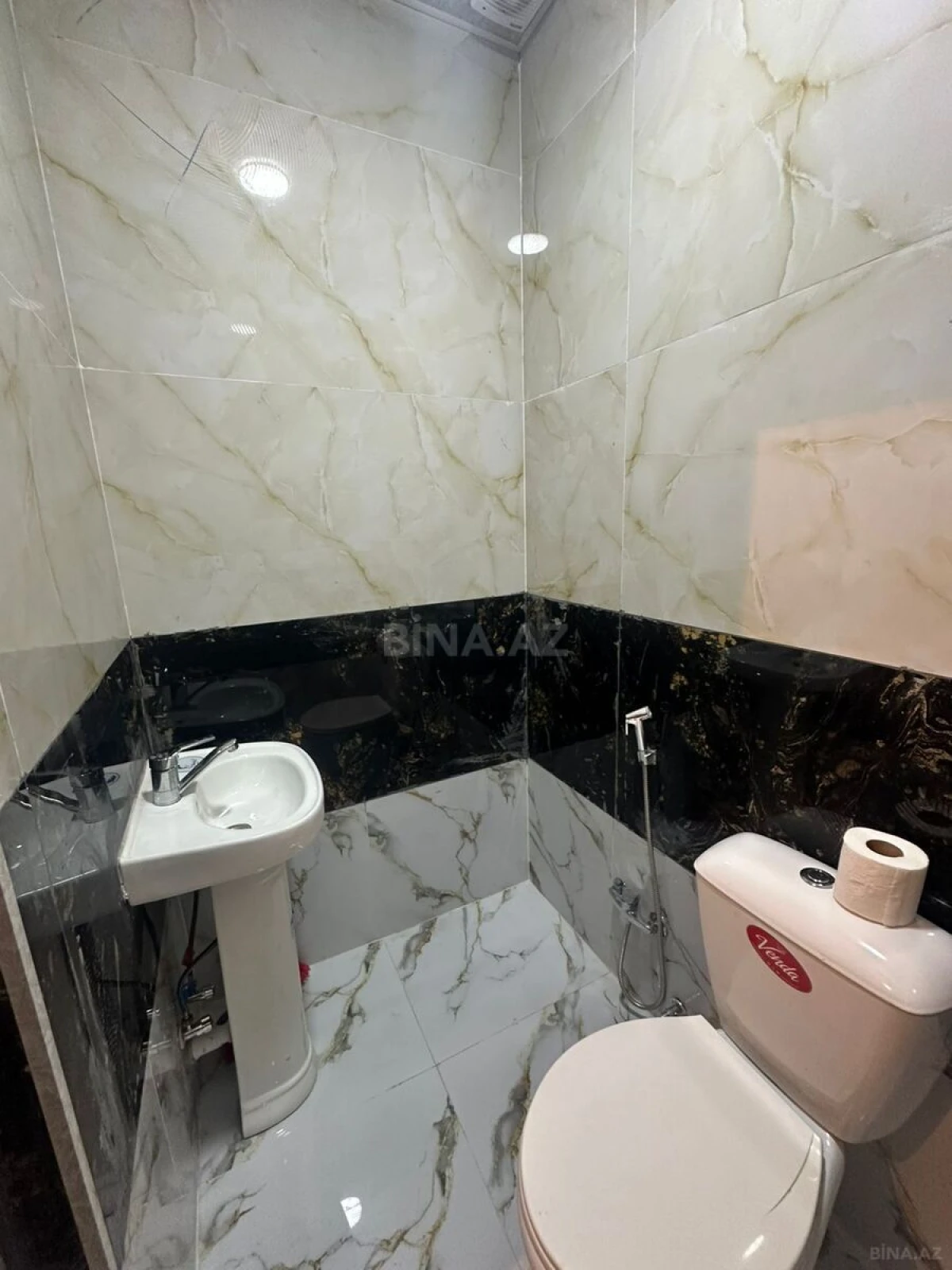 Kirayə verilir 2 otaqlı mənzil 65 m²