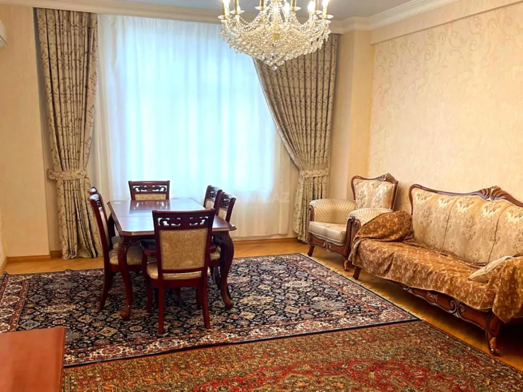 Satılır 3 otaqlı mənzil 106 m²