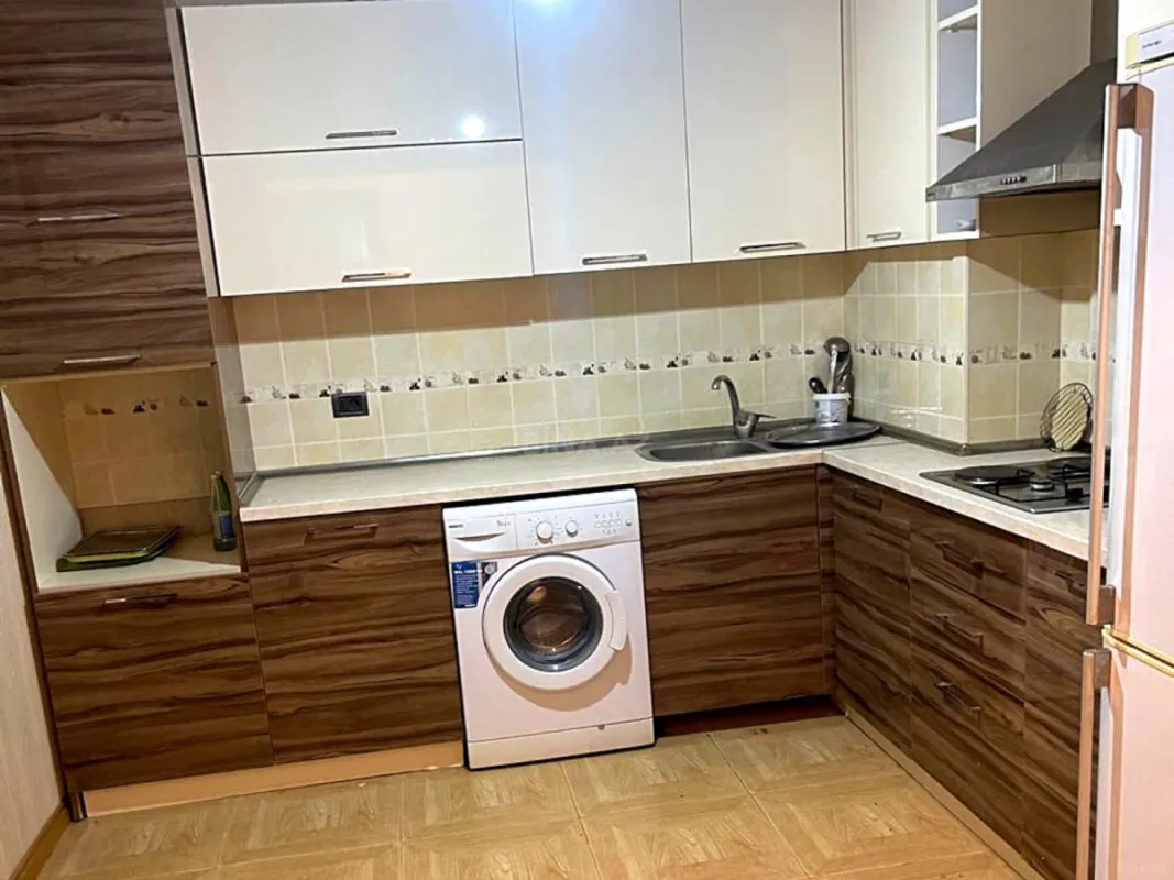 Satılır 3 otaqlı mənzil 106 m²