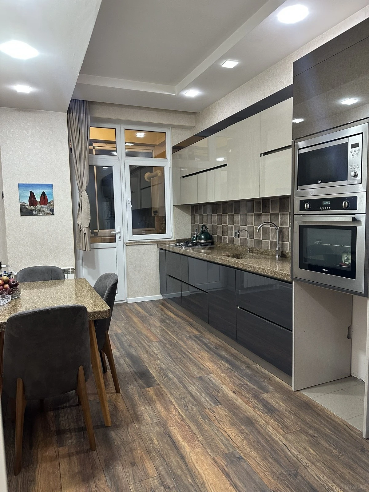 Satılır 2 otaqlı mənzil 89 m²