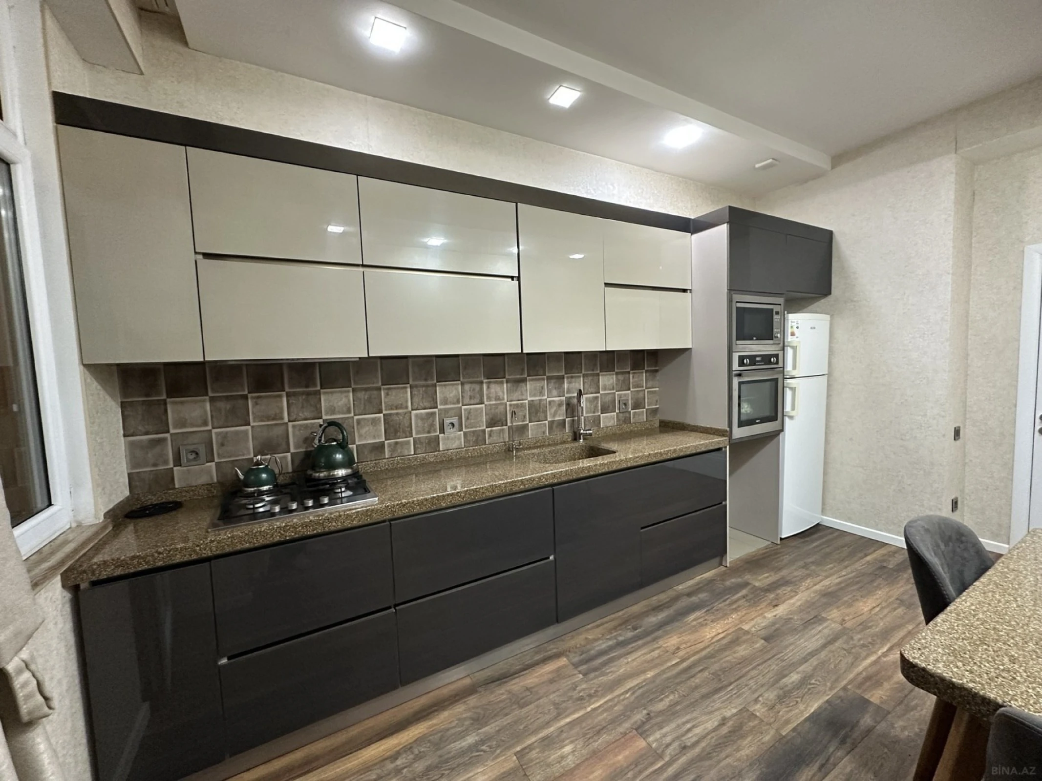 Satılır 2 otaqlı mənzil 89 m²