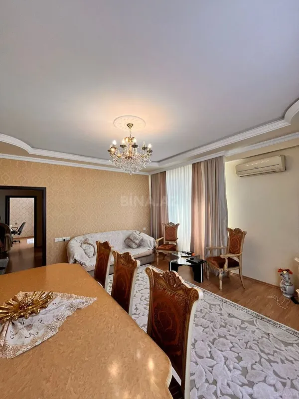 Satılır 4 otaqlı mənzil 127 m²