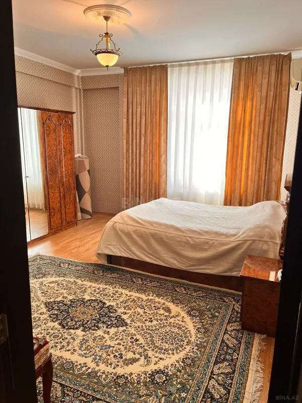 Satılır 4 otaqlı mənzil 127 m²