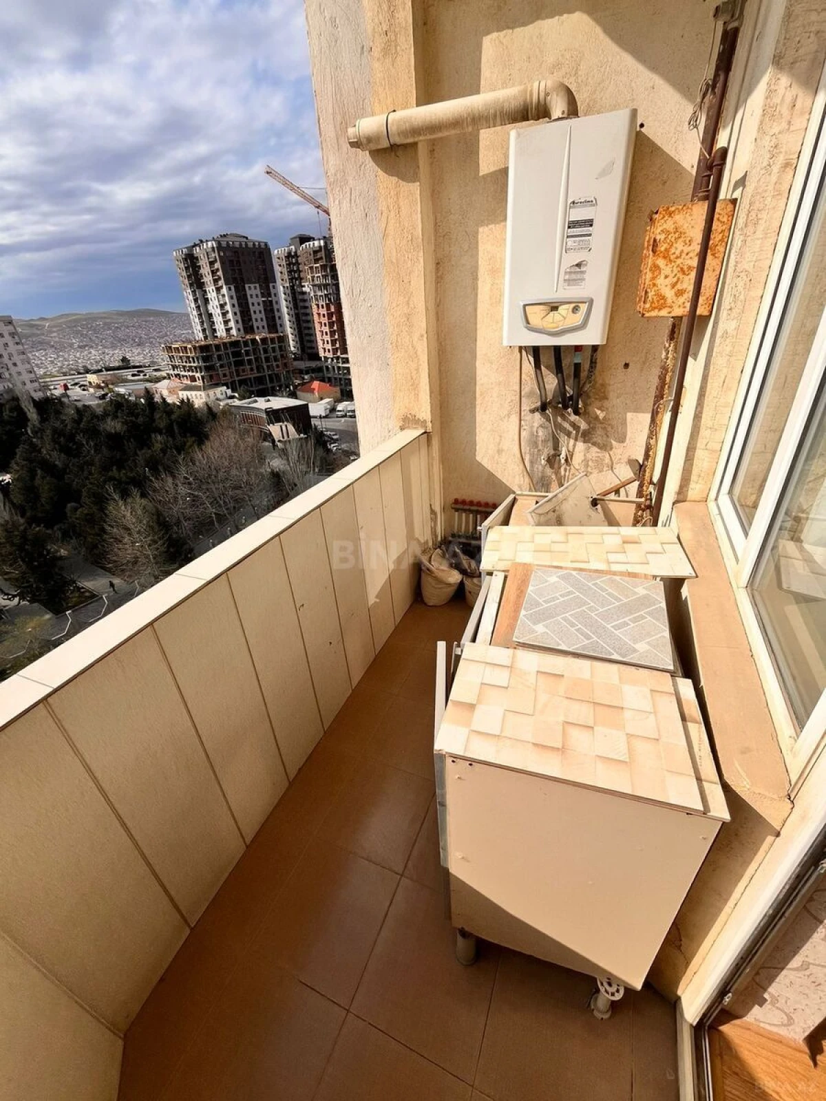 Satılır 4 otaqlı mənzil 127 m²