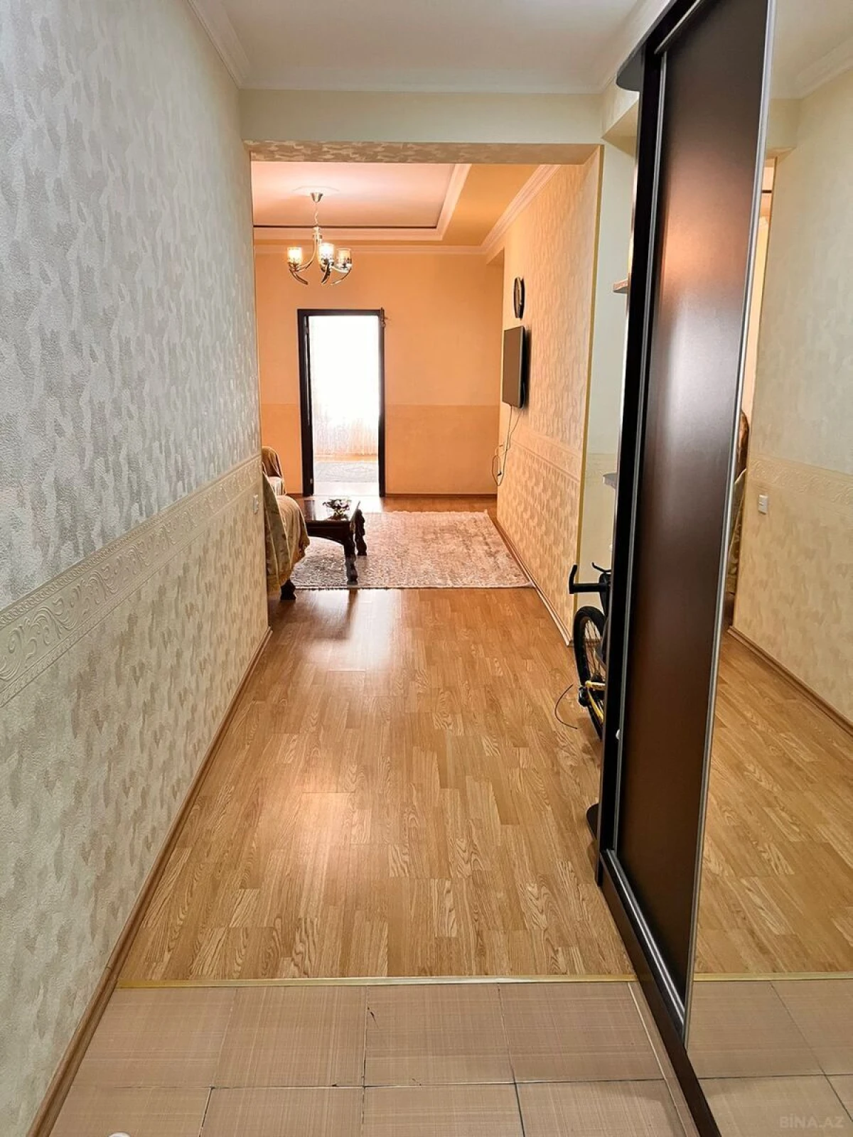 Satılır 4 otaqlı mənzil 127 m²