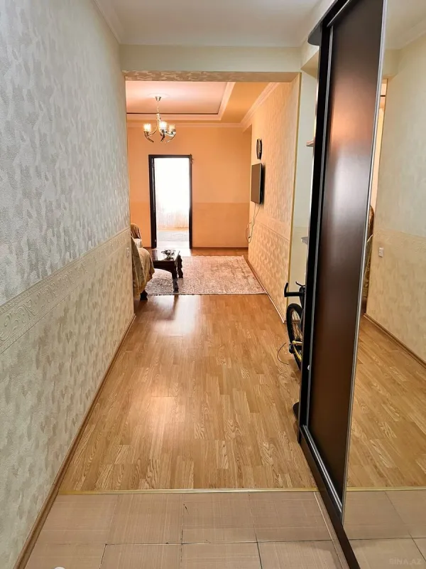 Satılır 4 otaqlı mənzil 127 m²