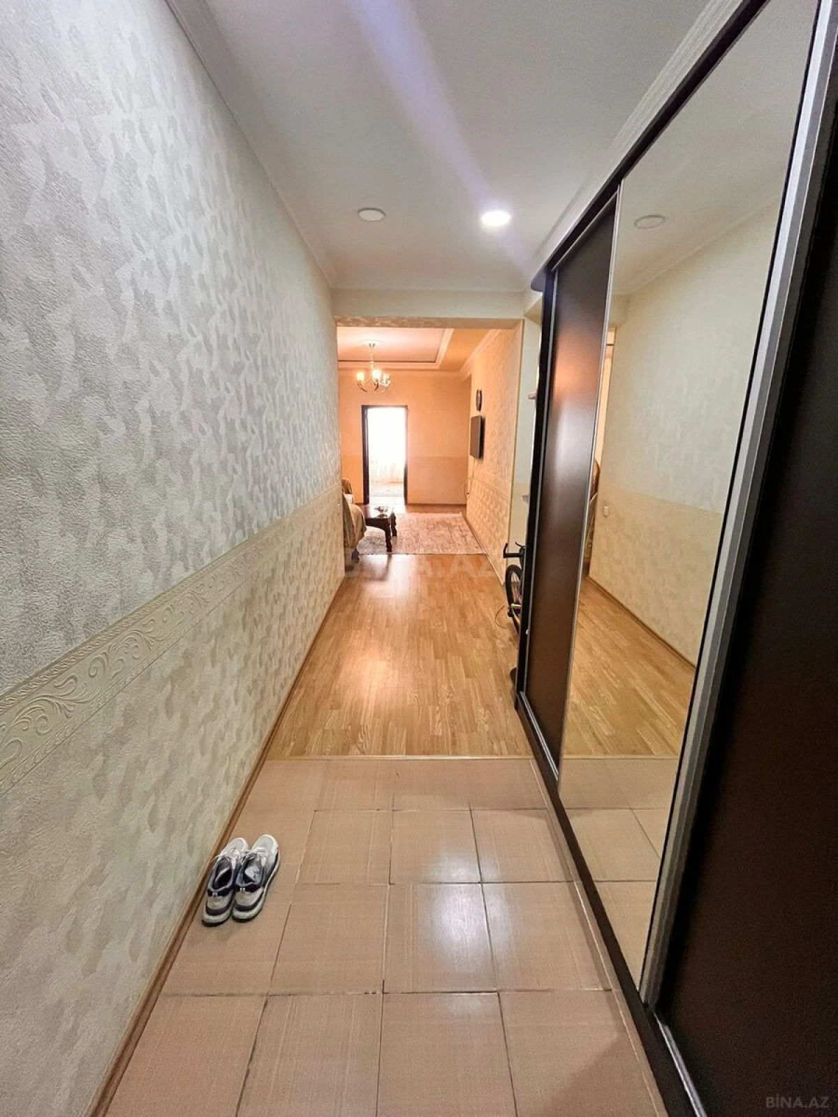 Satılır 4 otaqlı mənzil 127 m²