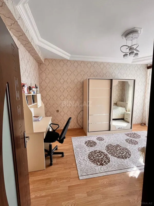 Satılır 4 otaqlı mənzil 127 m²
