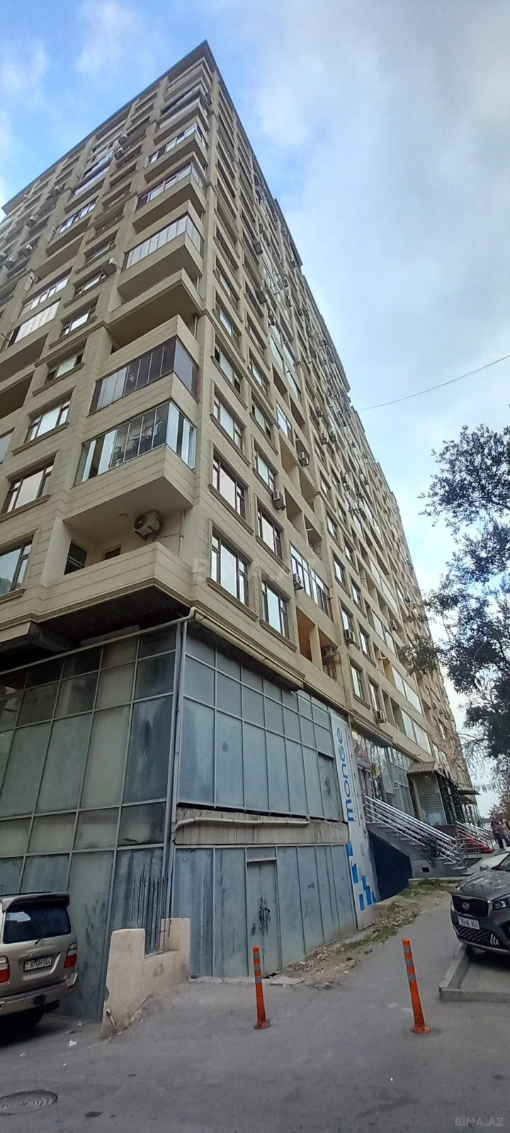 Satılır 3 otaqlı mənzil 148 m²