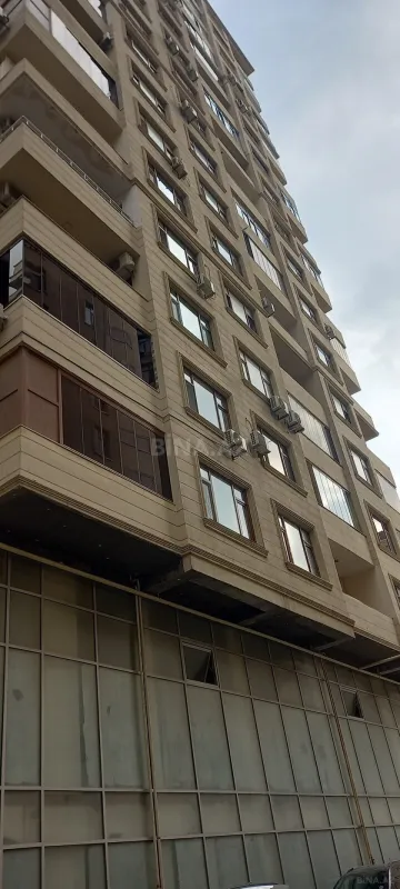 Satılır 3 otaqlı mənzil 148 m²