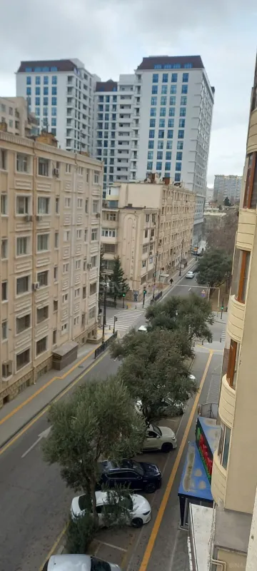 Satılır 3 otaqlı mənzil 148 m²